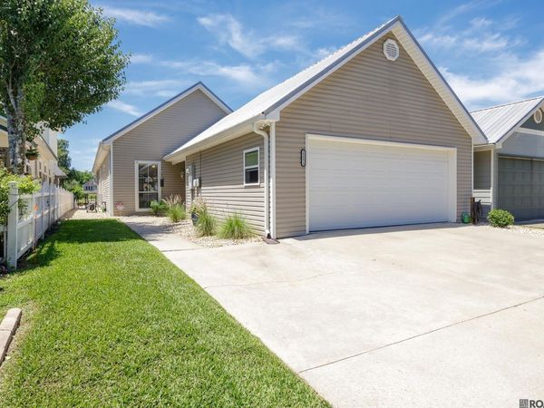12373 Home Port Dr, Maurepas, LA 70449