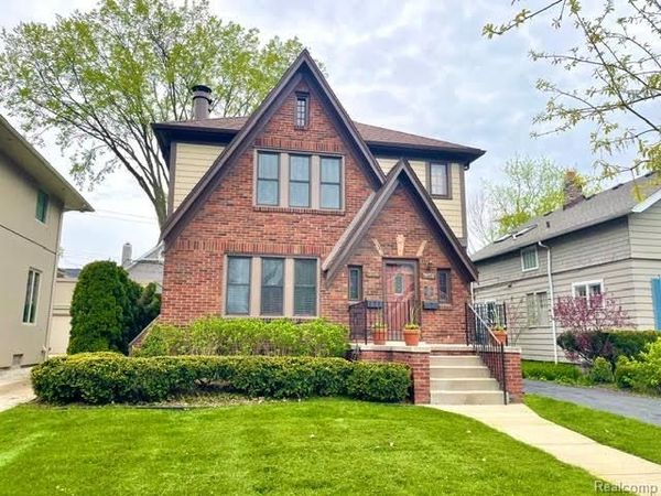 954 Chester Street , Birmingham, MI 48009