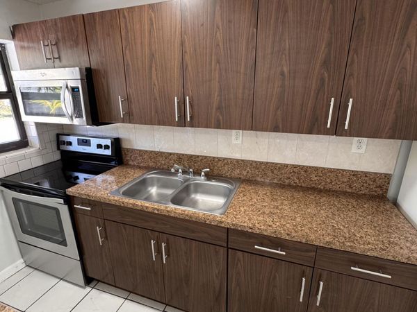 1113 SW 15th Avenue, Unit 2, Fort Lauderdale, FL 33312