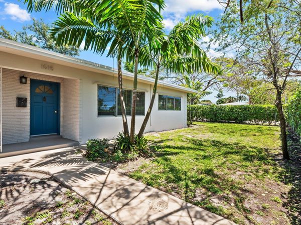 1015 NE 12th Street, Fort Lauderdale, FL 33304