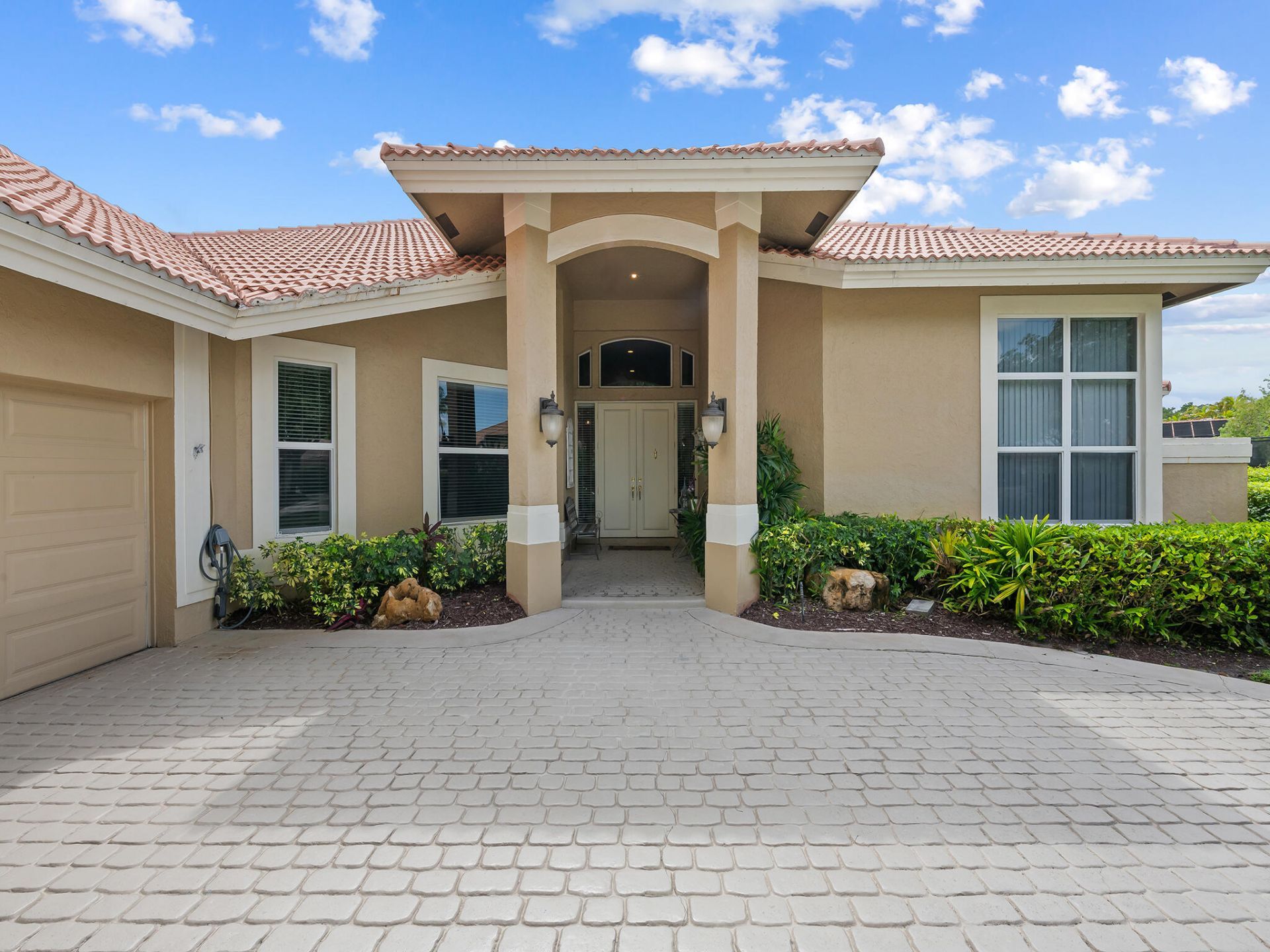 1207 Manor Drive S, Weston, FL 33326 Photo