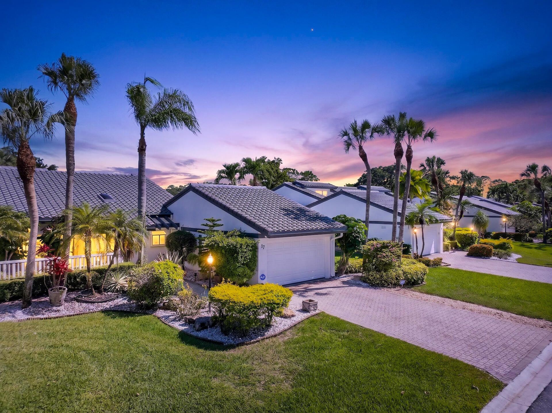 17 Villa Lane, Boynton Beach, FL 33436 Main Photo