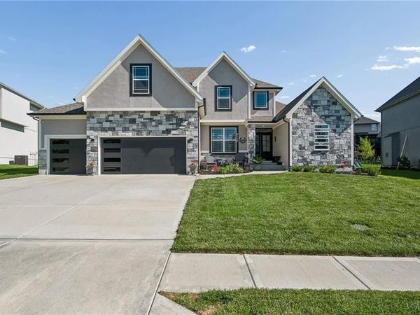 8112 NW 90th Street, Kansas City, MO 64153