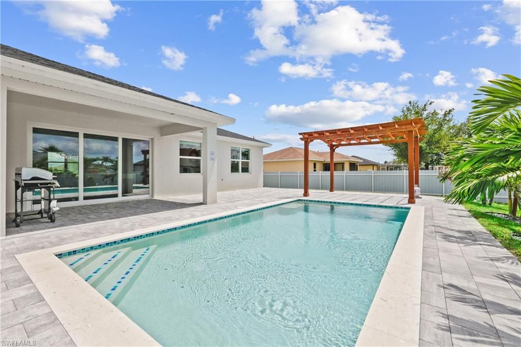 2016 NW 1st Ave, Cape Coral, FL 33993 Photo