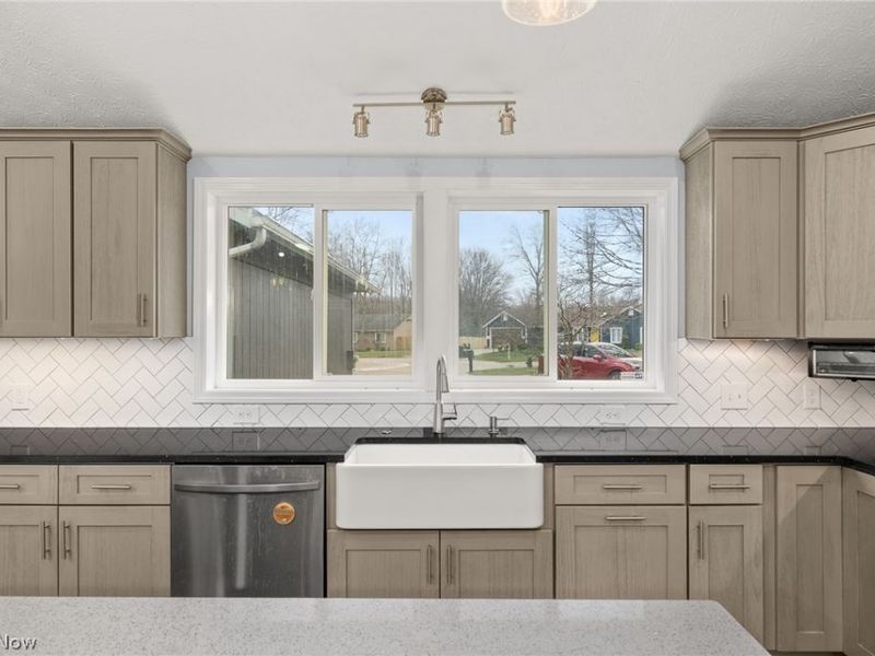 19595 Cross Trail N, Strongsville, OH 44136 Photo 12