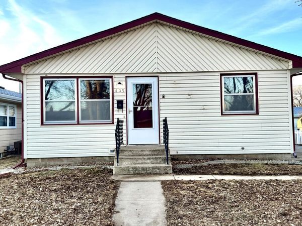  403 W 13th Ave, Mitchell, SD 57301