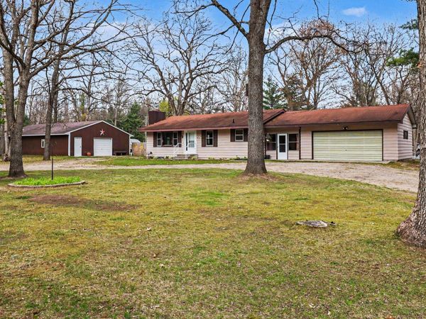 1430 S Walhalla Road, Branch, MI 49402