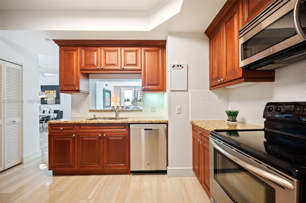 888 Brickell Key Dr , Unit 609, Miami, FL 33131 Photo