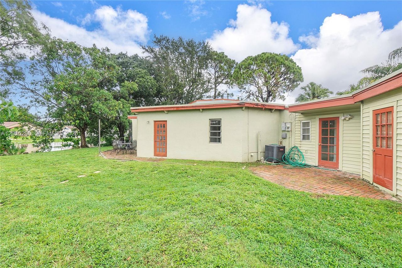 4561 NW 79th Ave, Lauderhill, FL 33351 Photo