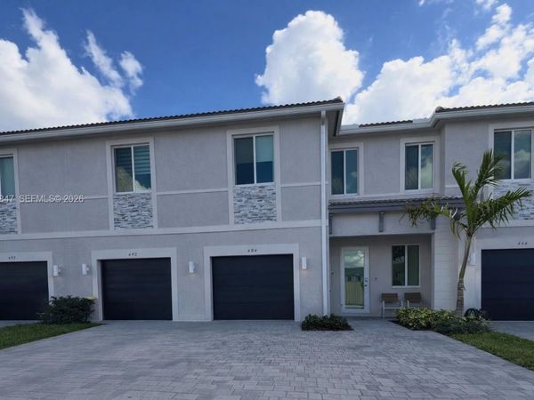 686 SE 13th Ct , Homestead, FL 33034