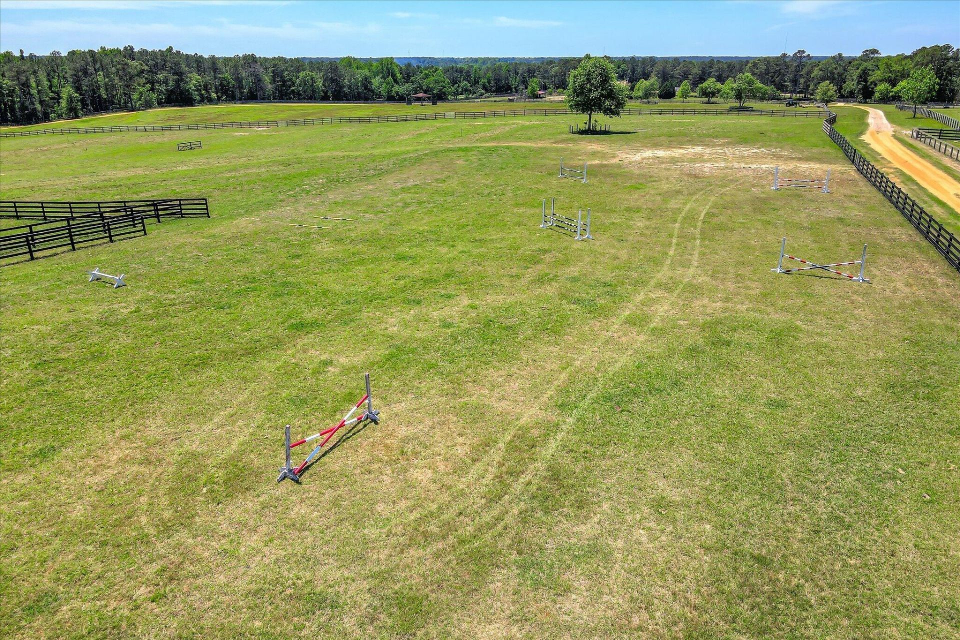 929 Airport Road Photo 27