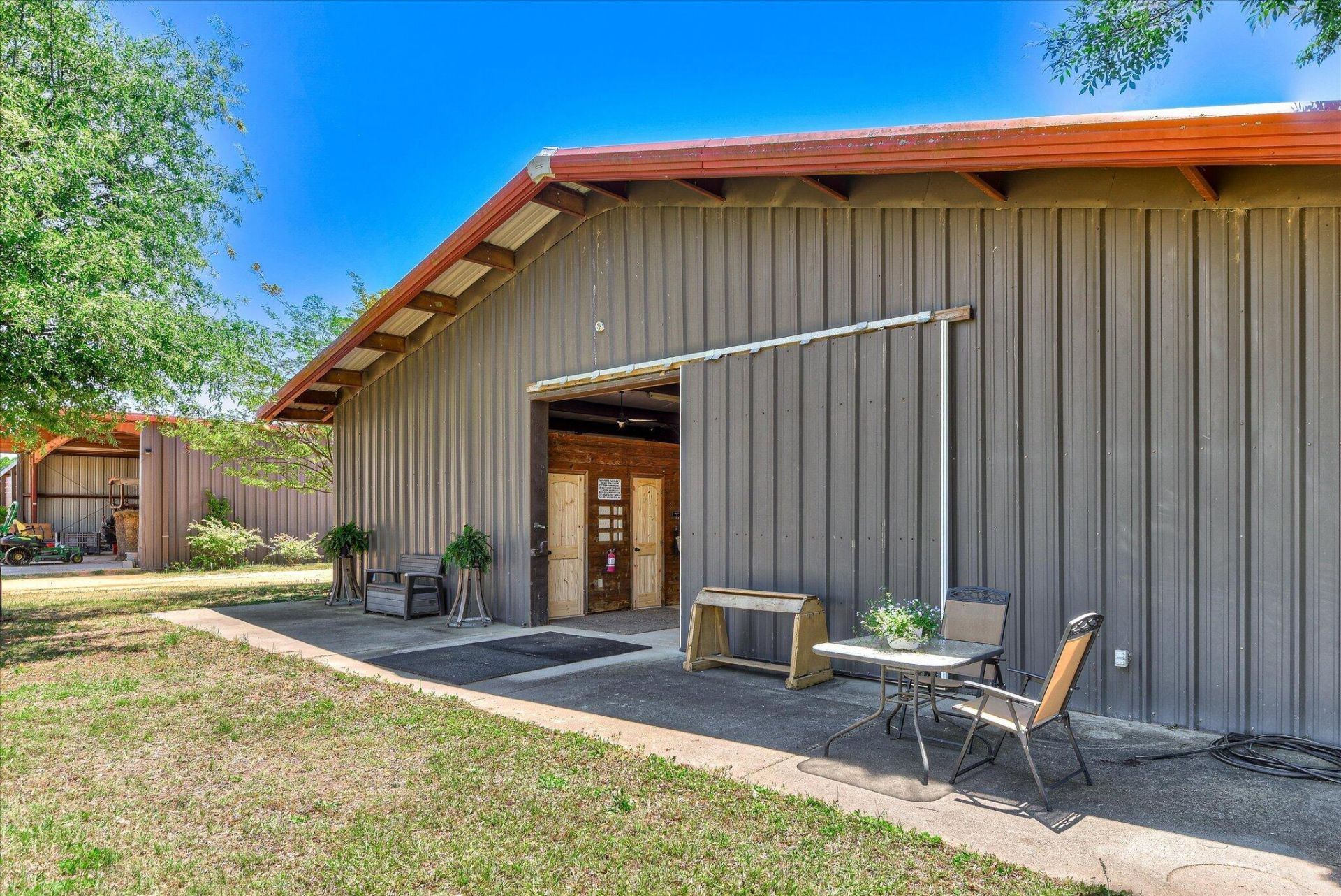 929 Airport Road Photo 34