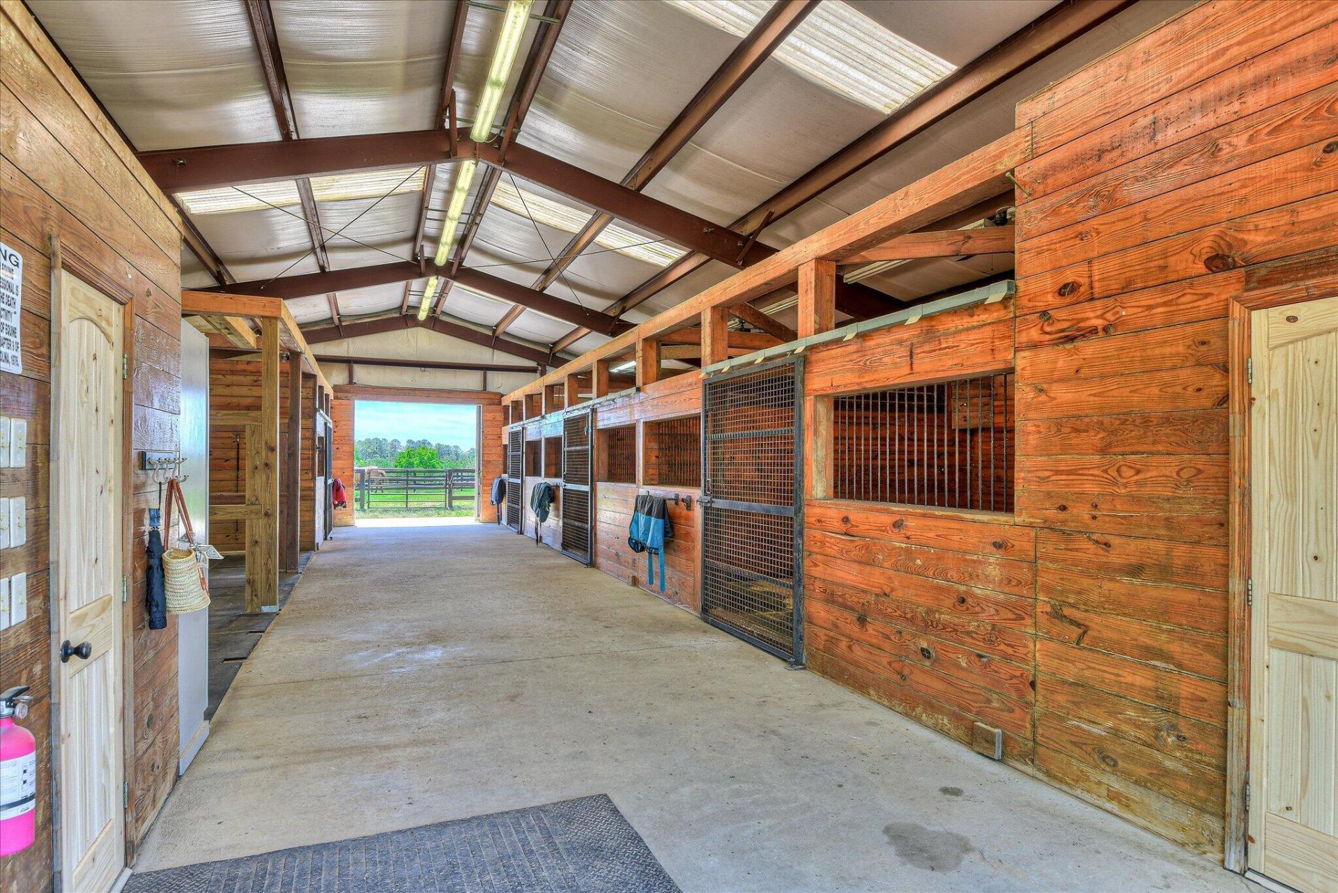929 Airport Road Photo 36