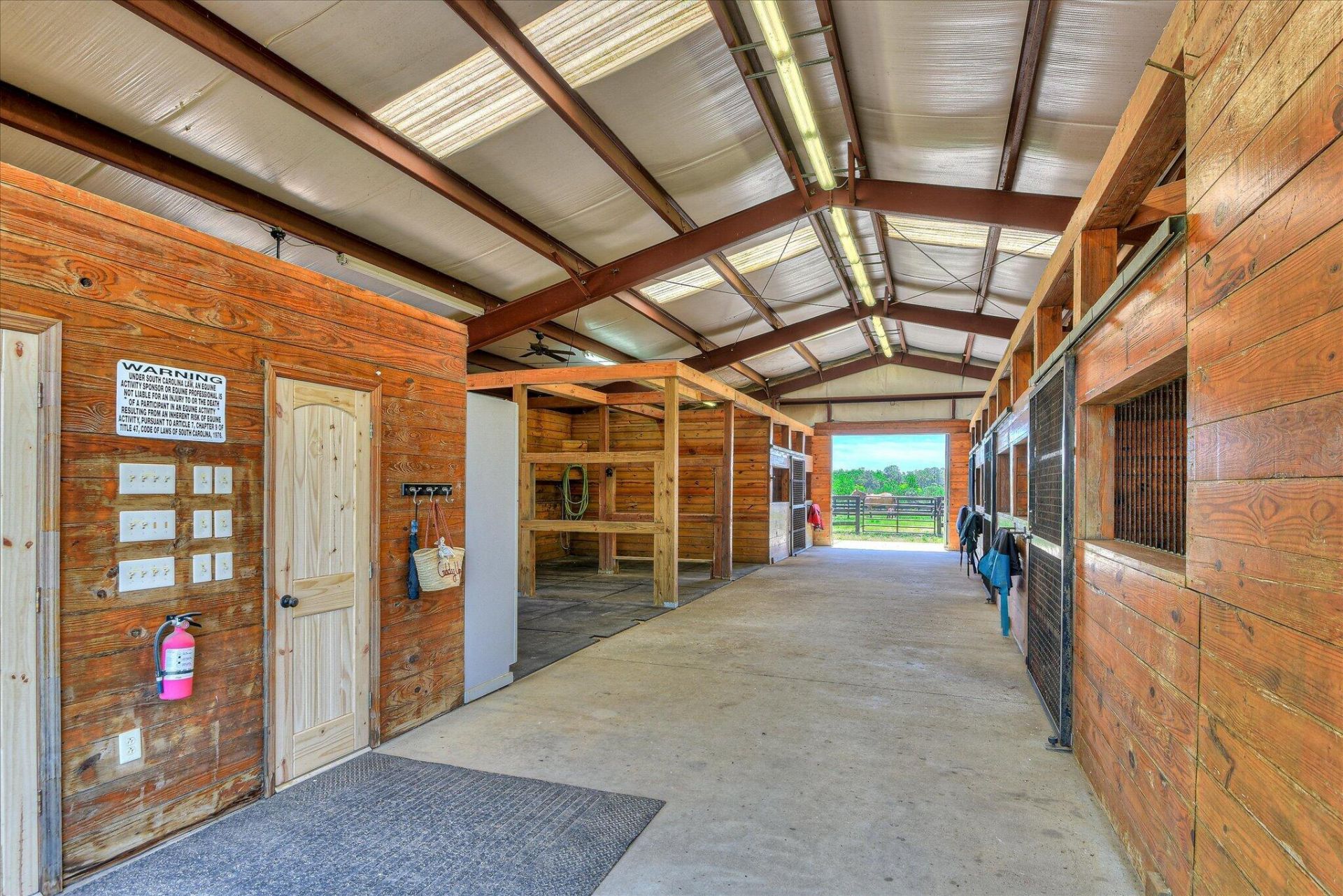 929 Airport Road Photo 37