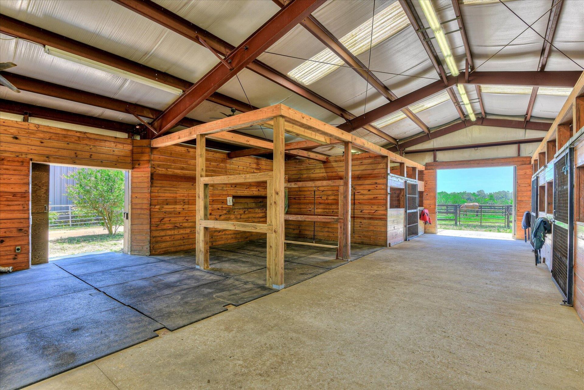 929 Airport Road Photo 38