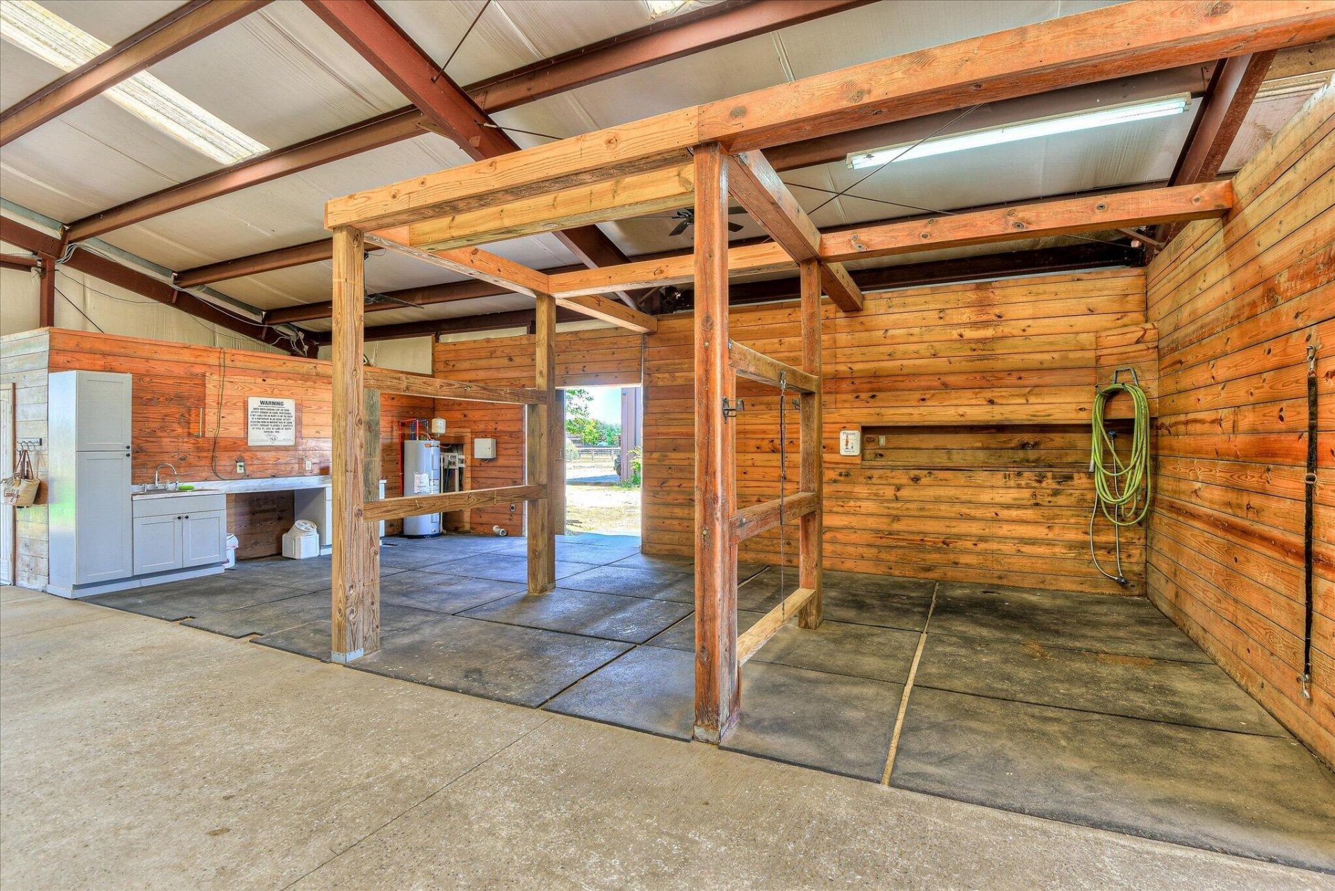 929 Airport Road Photo 39