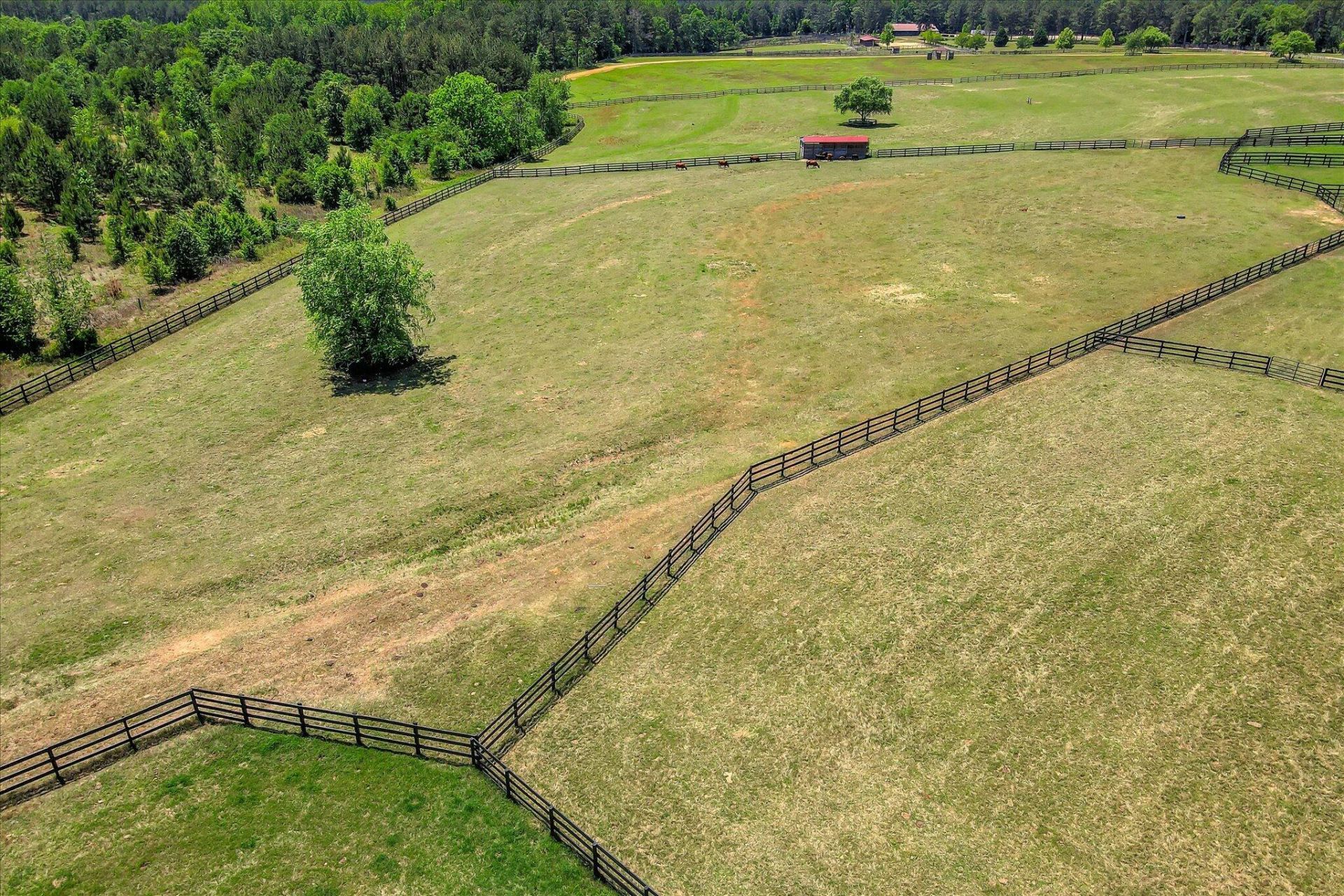 929 Airport Road Photo 4