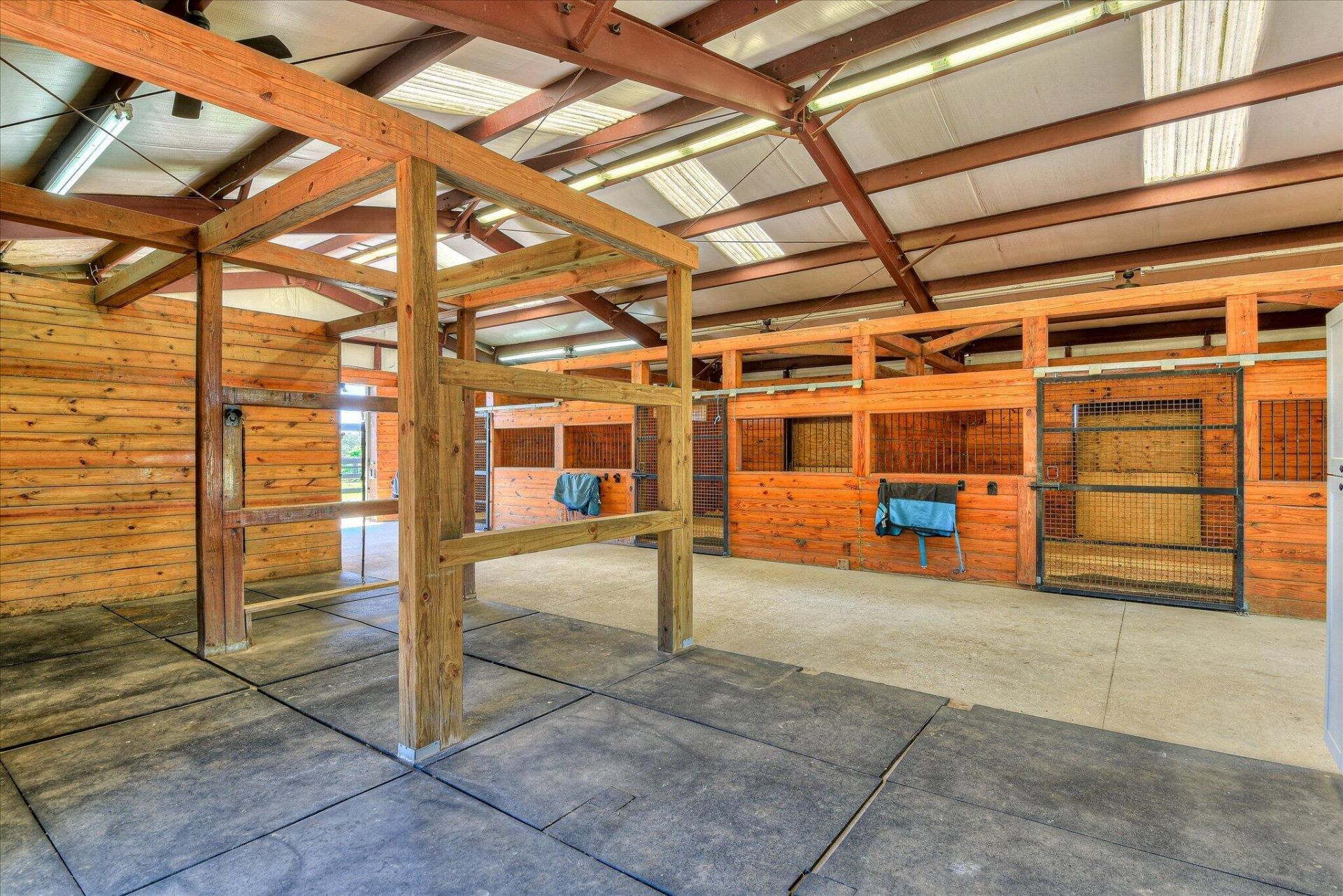 929 Airport Road Photo 41