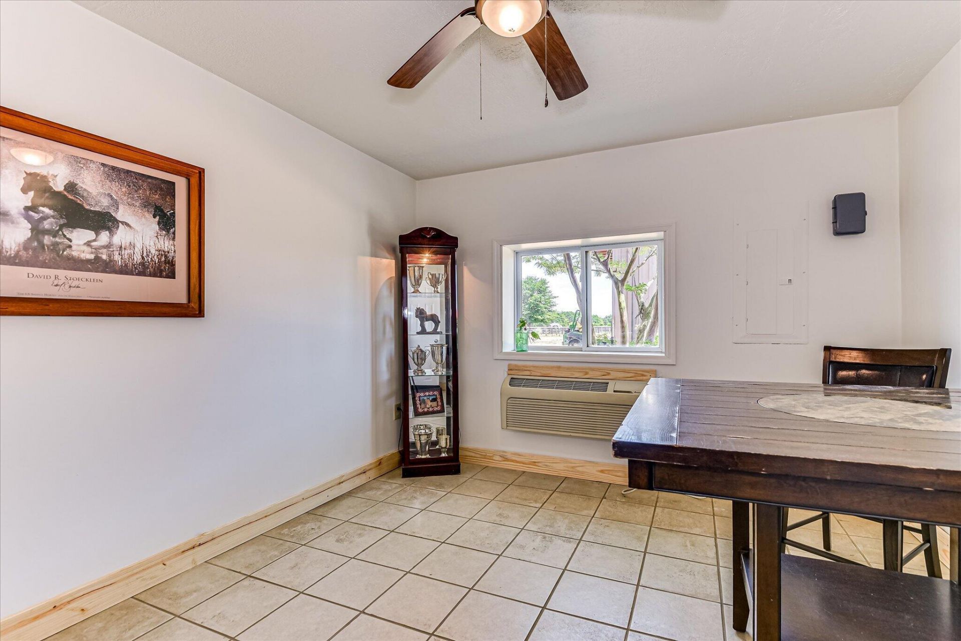 929 Airport Road Photo 49