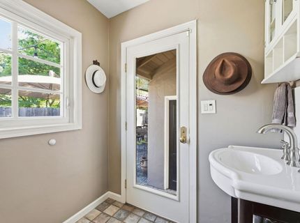 301 Coloma Way, Sacramento, CA 95819 Photo