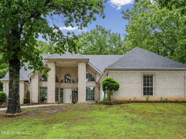 10120 N Cypress Lake Drive, Olive Branch, MS 38654