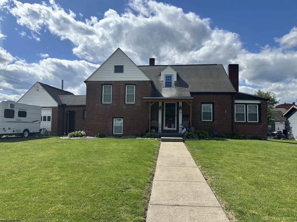 323 Court Avenue, Weston, WV 26452