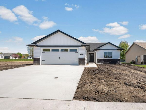 121 Copper Village Circle , Mankato, MN 56001