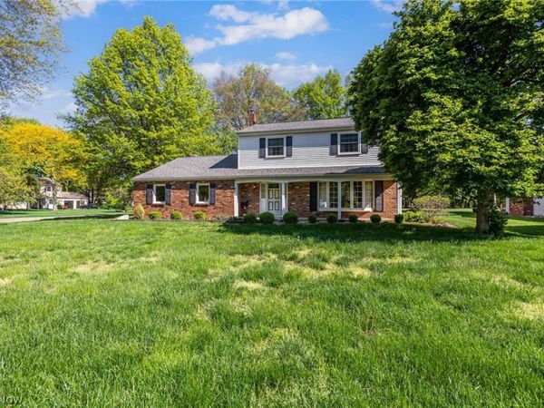 32696 Surrey Lane , Avon Lake, OH 44012