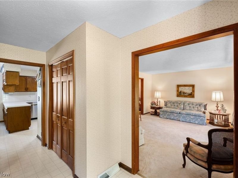 32696 Surrey Lane, Avon Lake, OH 44012 Photo 18