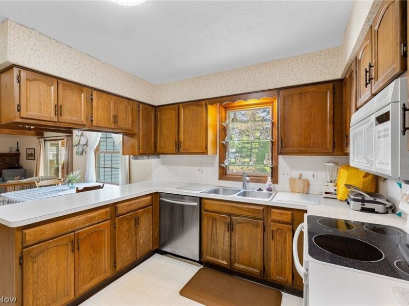 32696 Surrey Lane, Avon Lake, OH 44012 Photo 22