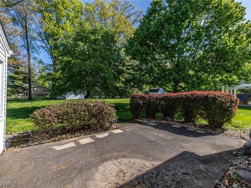 32696 Surrey Lane, Avon Lake, OH 44012 Photo 7