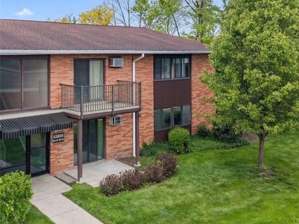23885 David Drive, Unit 215, North Olmsted, OH 44070