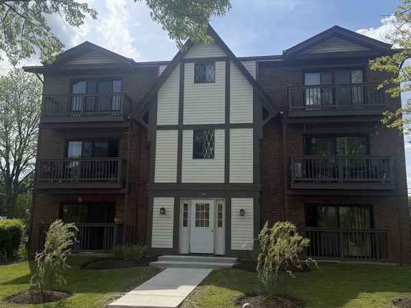 1134 Chalet Drive , Unit 3S, Darien, IL 60561