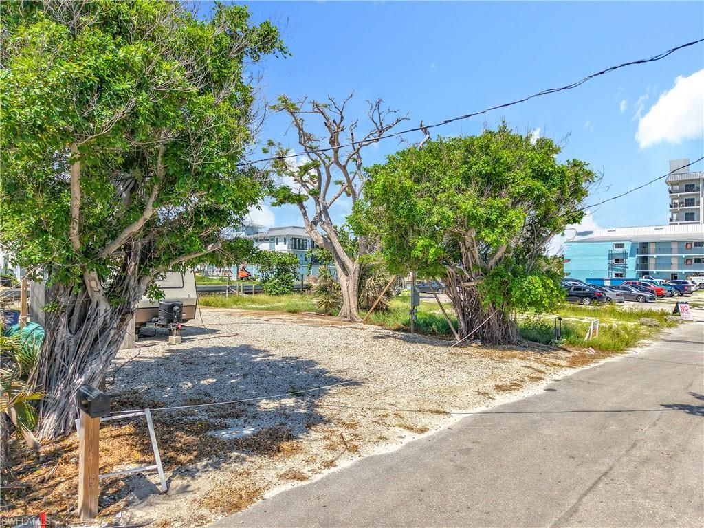 1339 Santos Rd, Fort Myers Beach, FL 33931 Photo