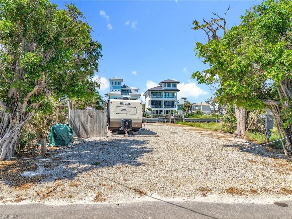 1339 Santos Rd, Fort Myers Beach, FL 33931 Photo