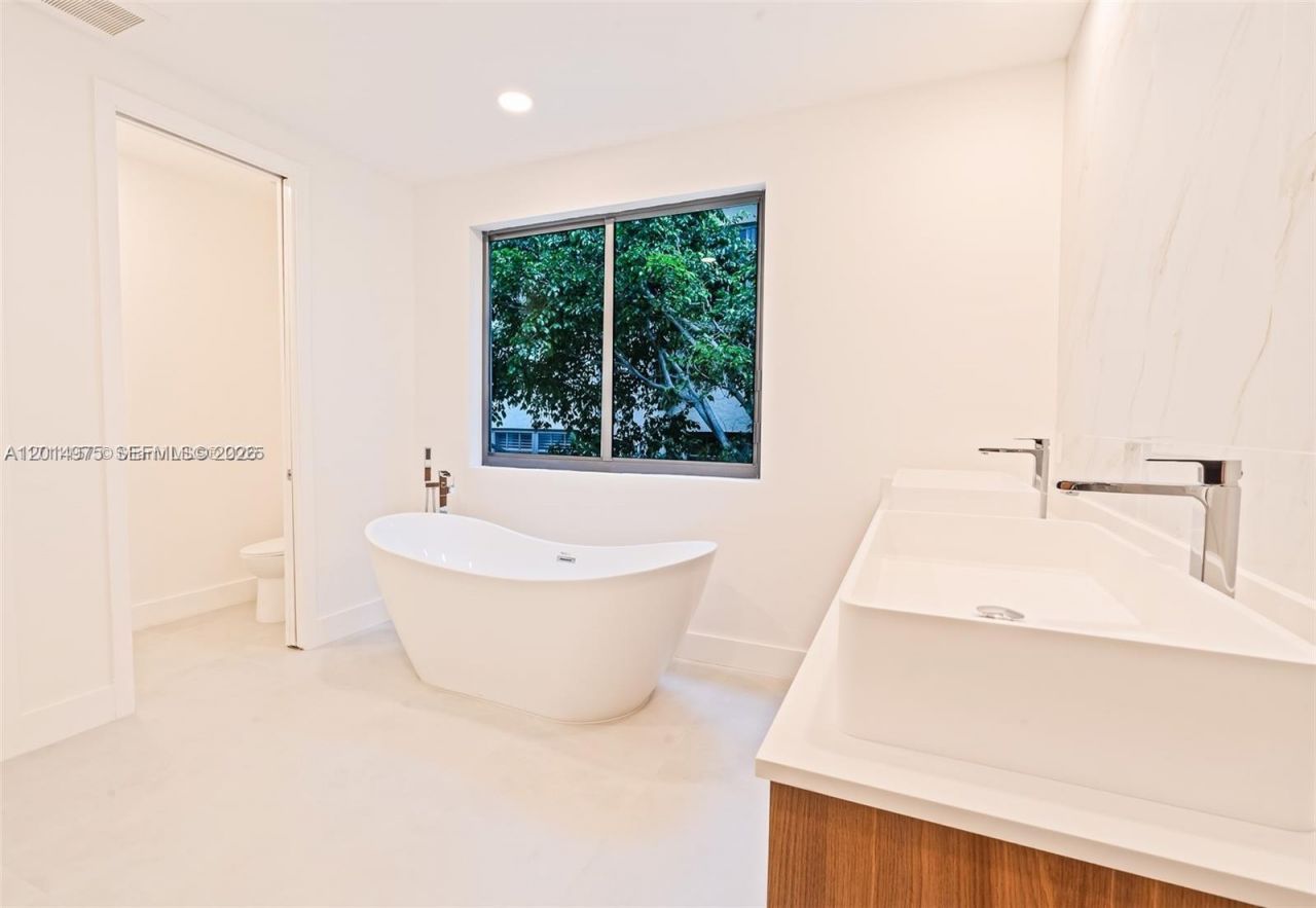 909 NE 16th Ave , Fort Lauderdale, FL 33304 Photo