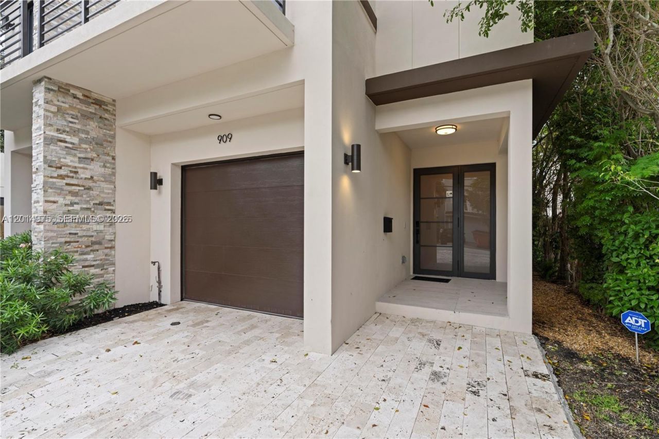 909 NE 16th Ave , Fort Lauderdale, FL 33304 Photo