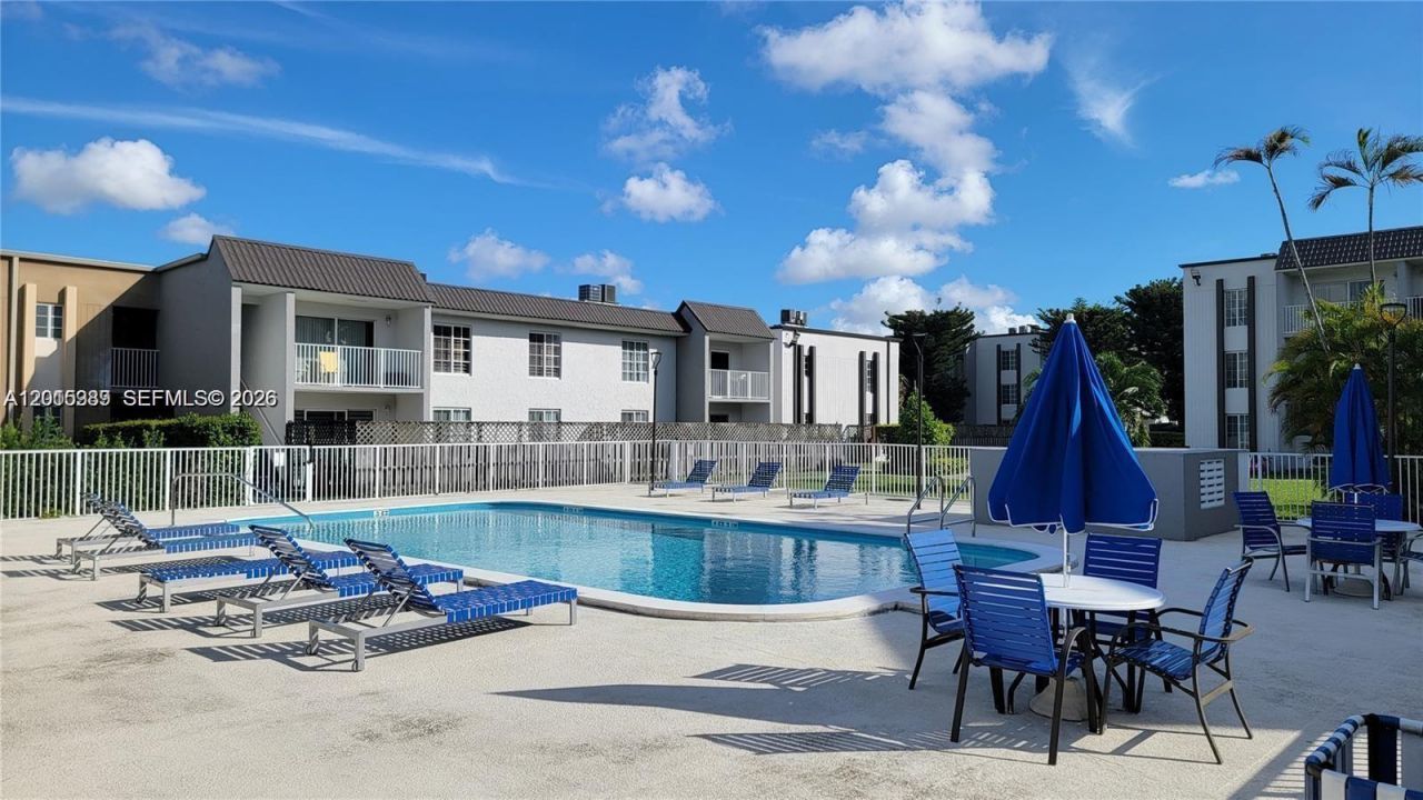 5201 NW Geneva Way , Unit 103, Doral, FL 33166 Photo