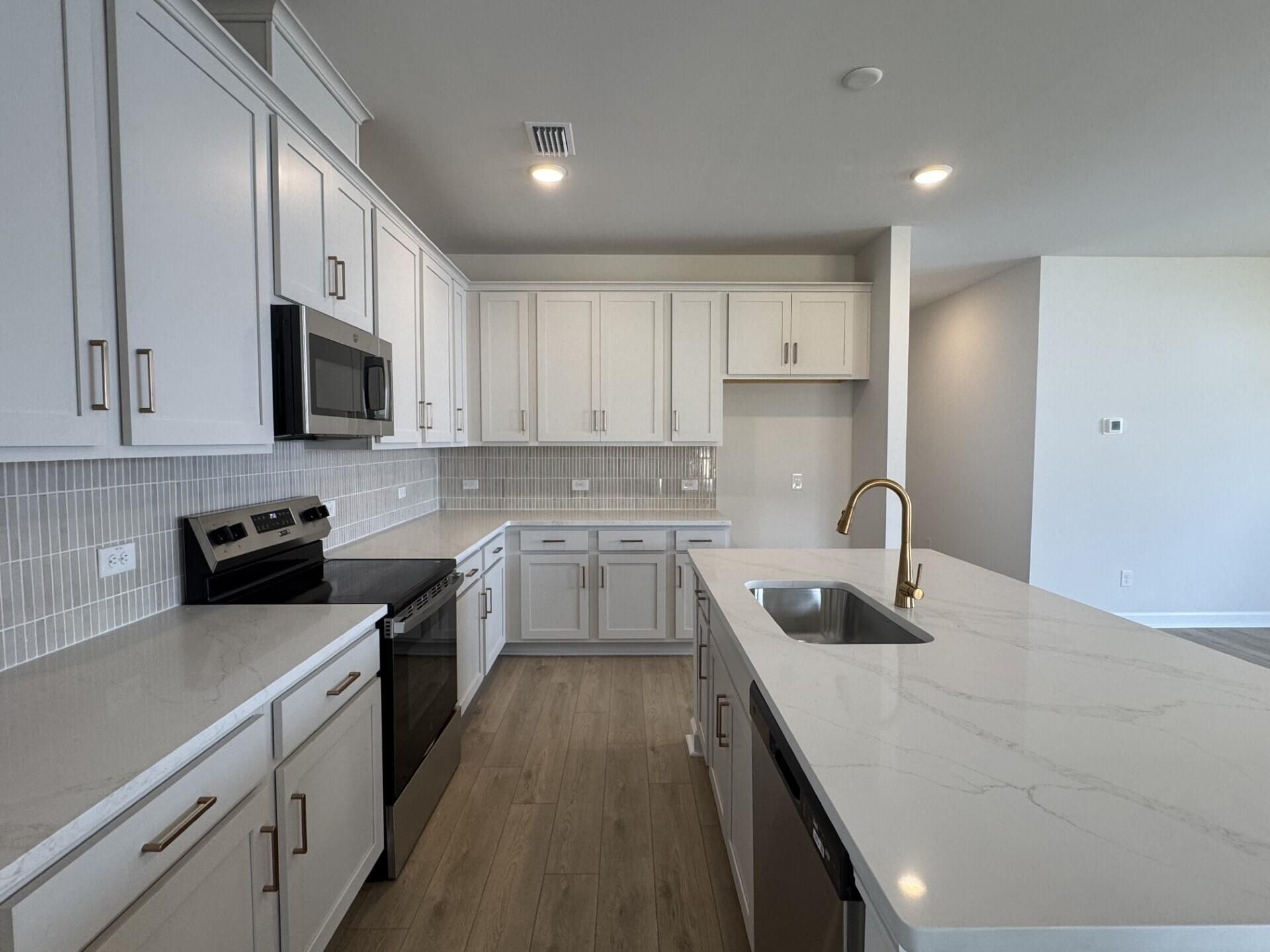 4008 Lemon Grass Lane Photo 8