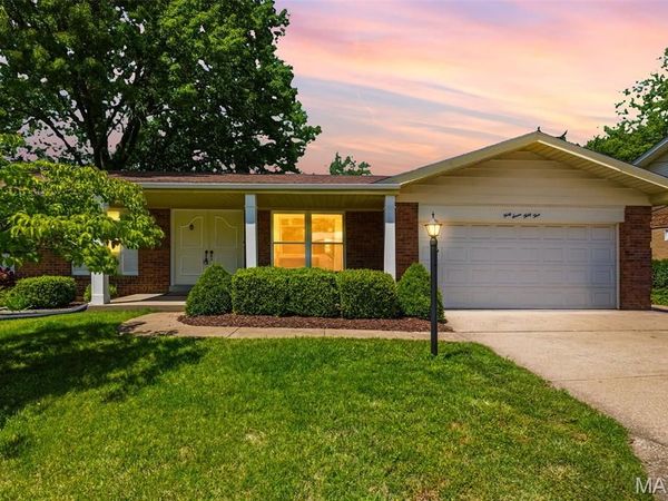 4733 Ambs Road, St Louis, MO 63128