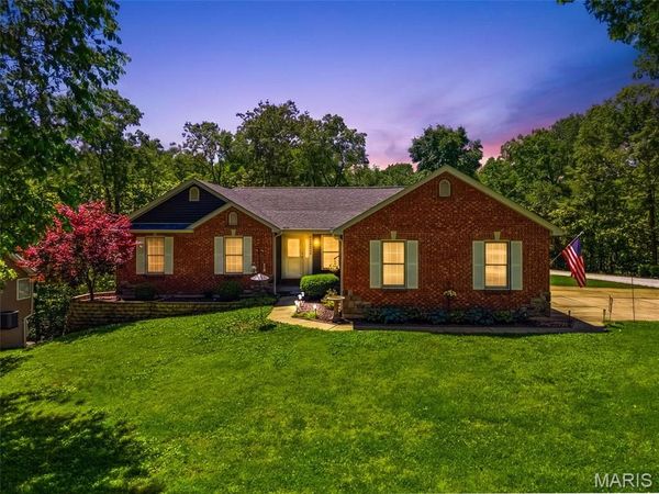 6042 Richmond Drive, Hillsboro, MO 63050