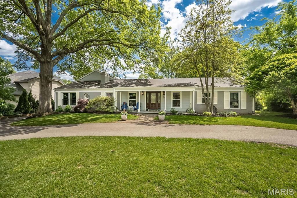 17 Colonial Hills Parkway, Creve Coeur, MO 63141 Main Photo