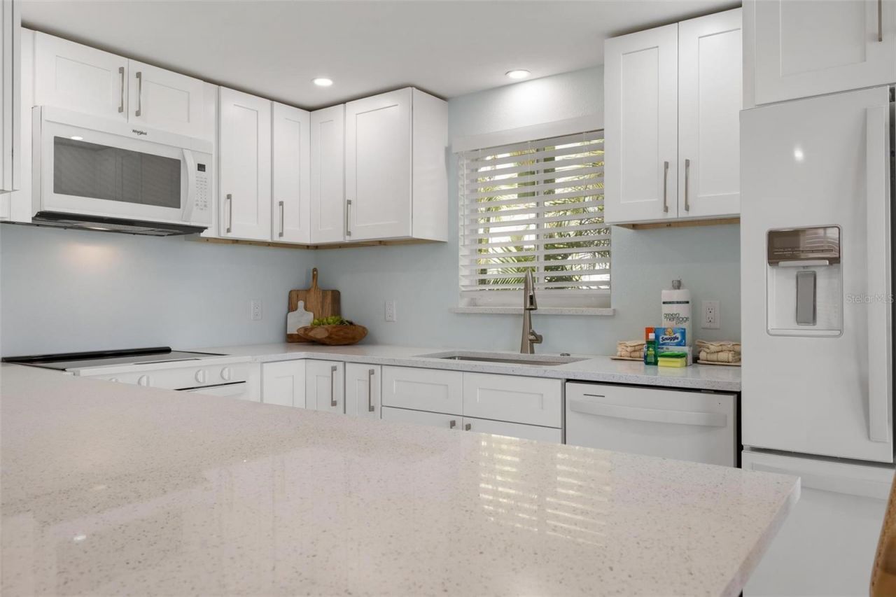 118 9th Street N, Bradenton Beach, FL 34217 Photo
