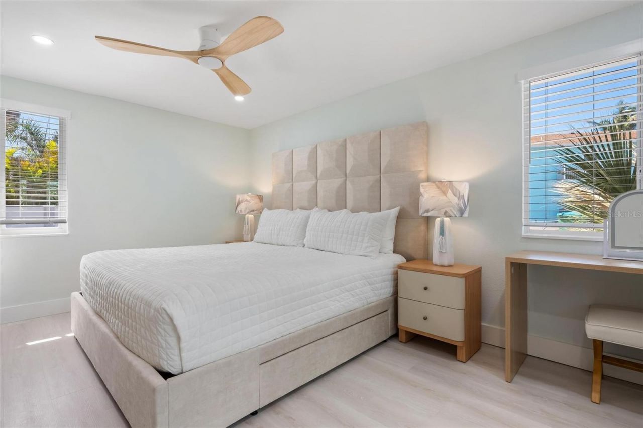 118 9th Street N, Bradenton Beach, FL 34217 Photo