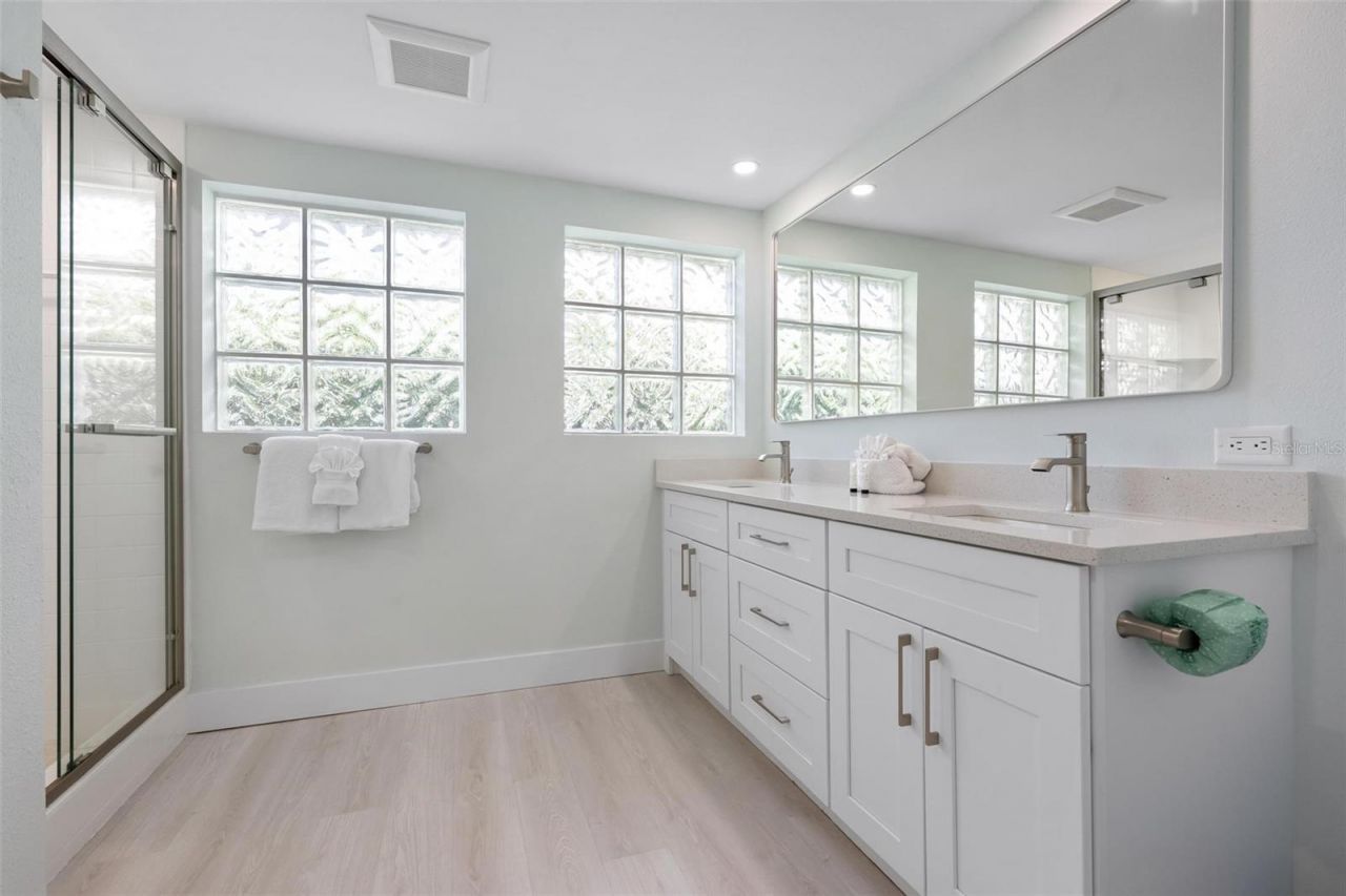 118 9th Street N, Bradenton Beach, FL 34217 Photo