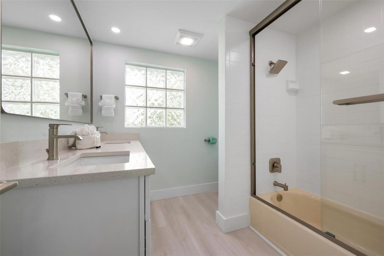 118 9th Street N, Bradenton Beach, FL 34217 Photo