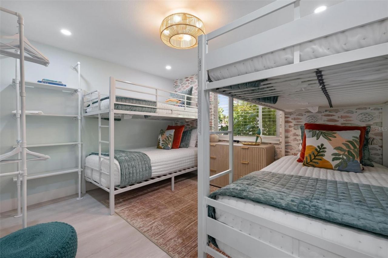 118 9th Street N, Bradenton Beach, FL 34217 Photo