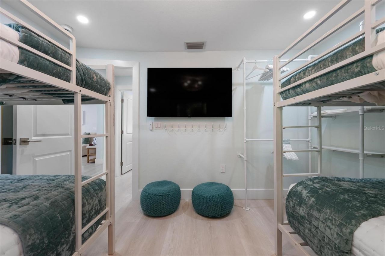 118 9th Street N, Bradenton Beach, FL 34217 Photo