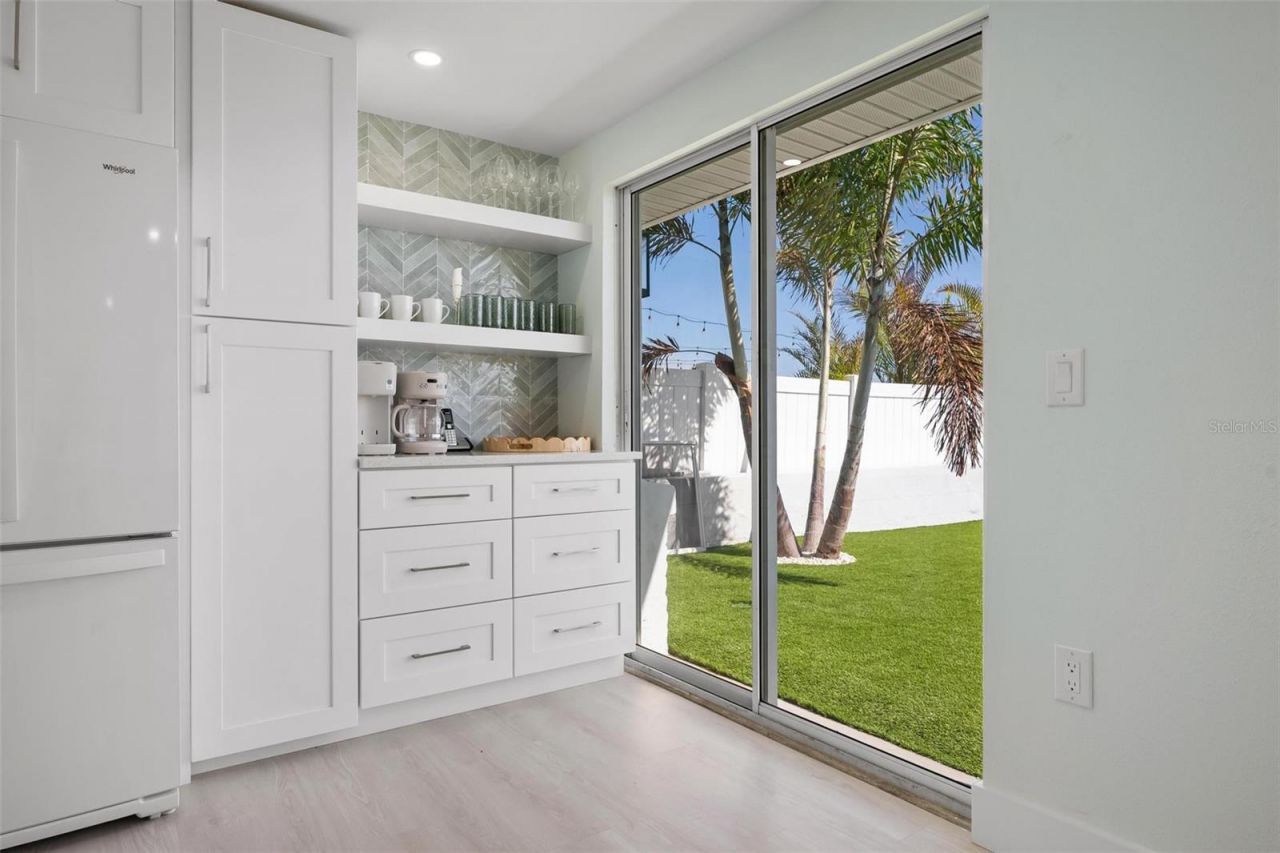118 9th Street N, Bradenton Beach, FL 34217 Photo