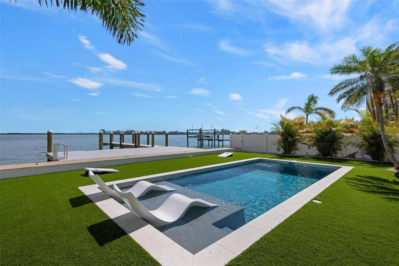 118 9th Street N, Bradenton Beach, FL 34217 Photo